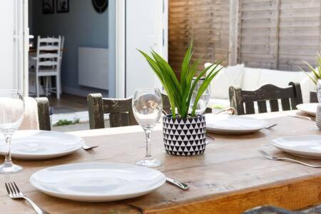 Charming Bolthole 400M To Beach Earnley Exterior photo